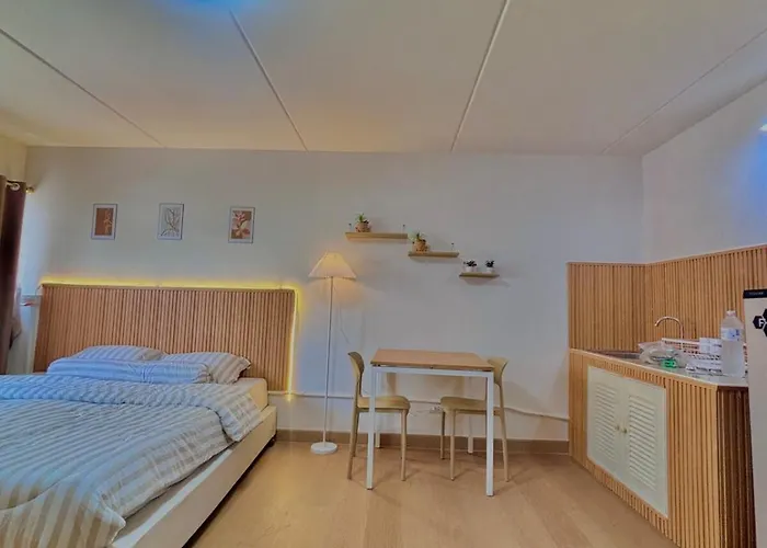 Cozy Moungthong بانكوك