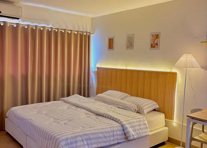 Cozy Moungthong * بانكوك